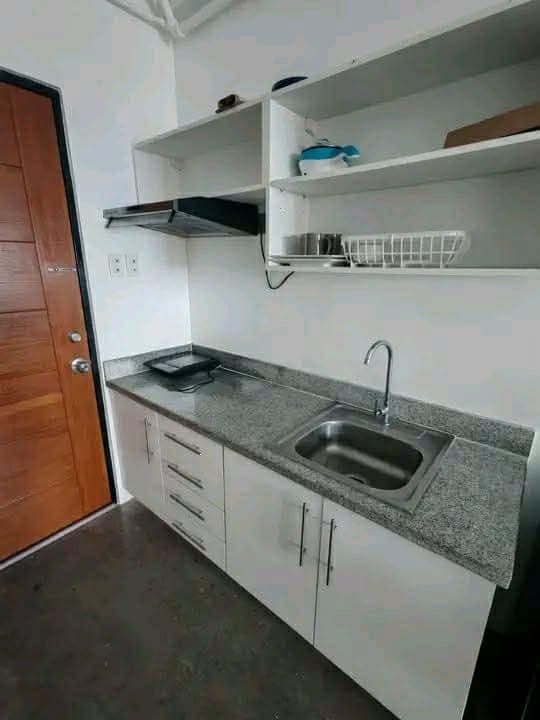 FOR RENT STUDIO UNIT THE REGALIA TOWER C  (5th ave. P.Tuazon Cubao, Quezon City) beside Sm Hypermarket - photo 1