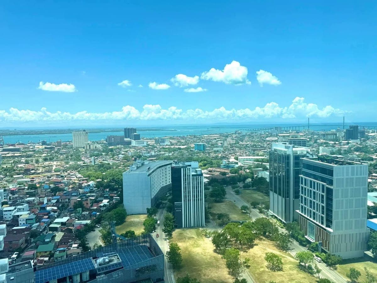FOR RENT: Studio Unit at Solinea Tower 4, Cebu Business Park - photo 1