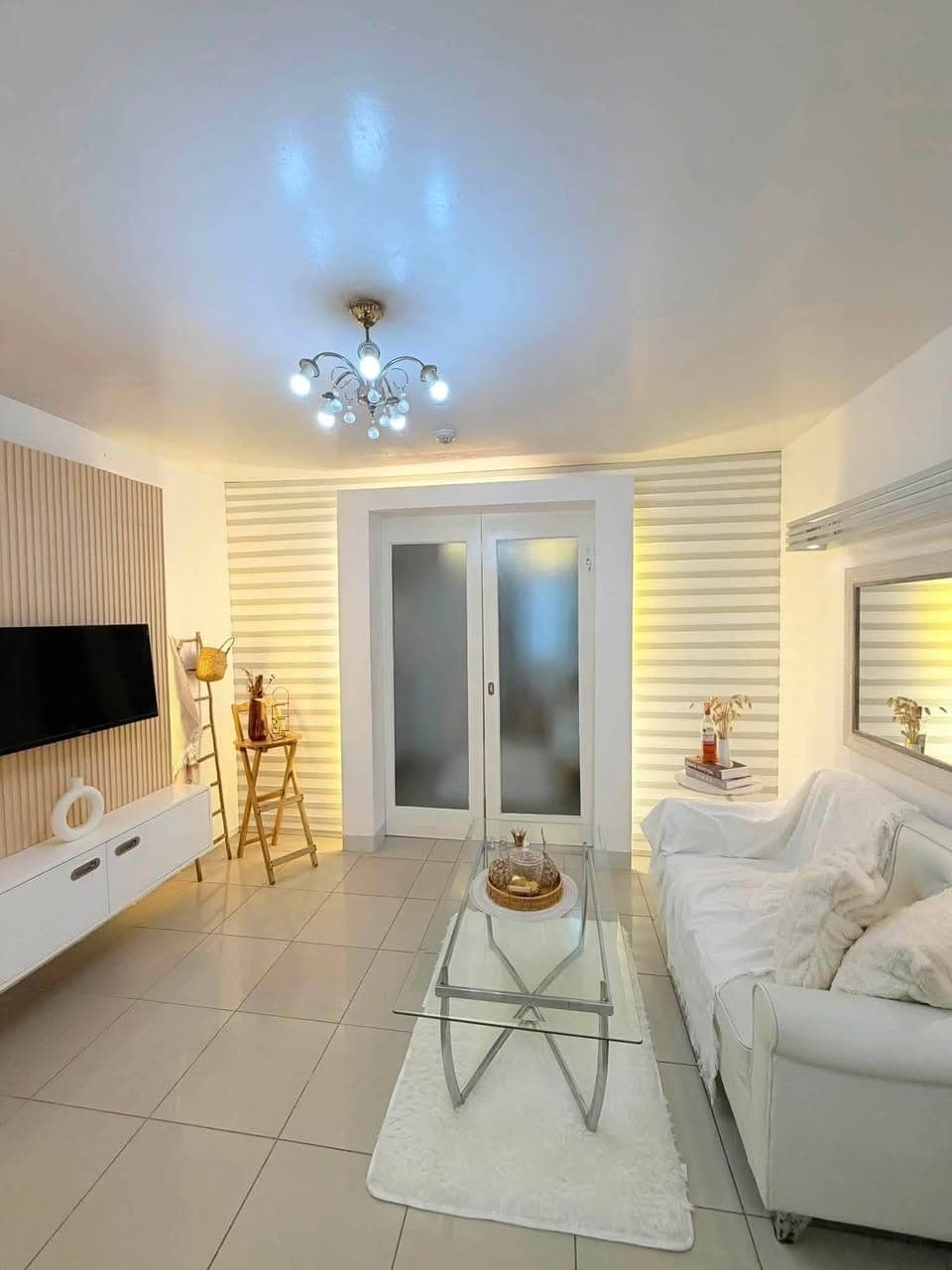 For Rent : Fully Furnished 1BR Unit - photo 1