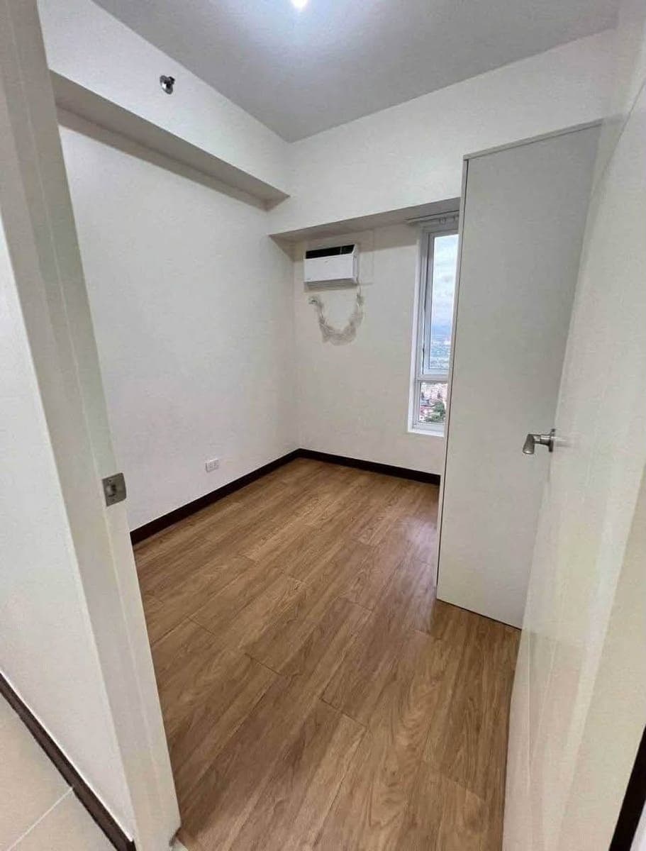 𝐅𝐎𝐑 𝐑𝐄𝐍𝐓: 3BR Semi-furnished Unit w/ Parking at DMCI Infina Towers, Quezon City - photo 3