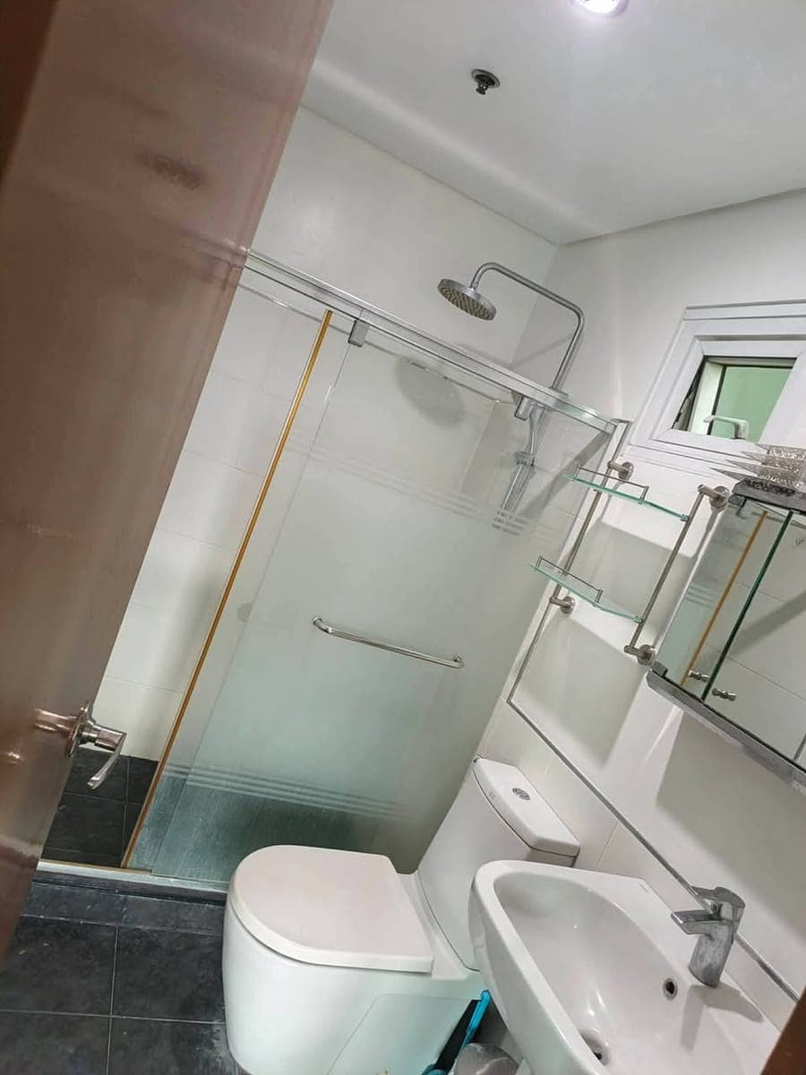 For Lease/Sale: Fully furnished Semi Penhouse  2 bedroom Unit at Red Oak Serendra BGC - photo 3