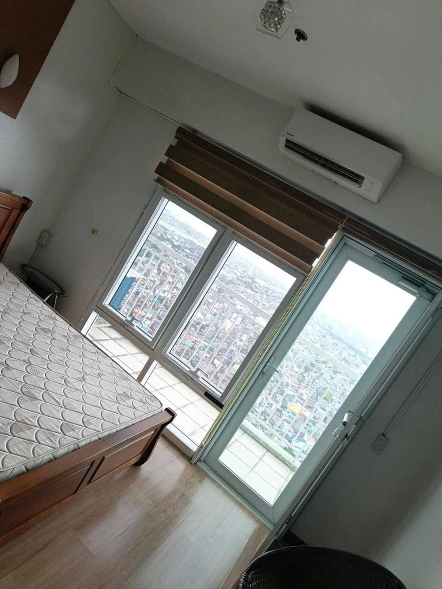 For Lease/Sale: Fully furnished Semi Penhouse  2 bedroom Unit at Red Oak Serendra BGC - photo 4