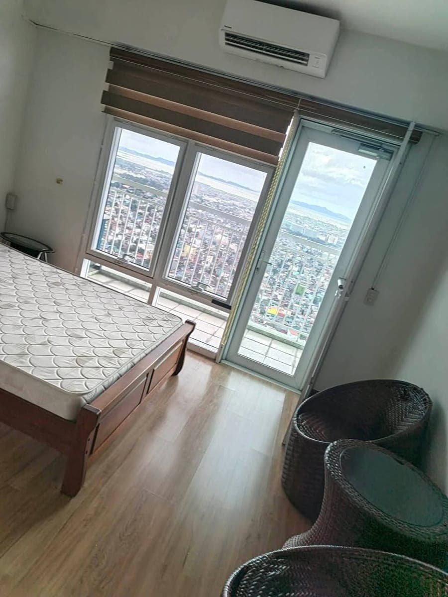 For Lease/Sale: Fully furnished Semi Penhouse  2 bedroom Unit at Red Oak Serendra BGC - photo 5
