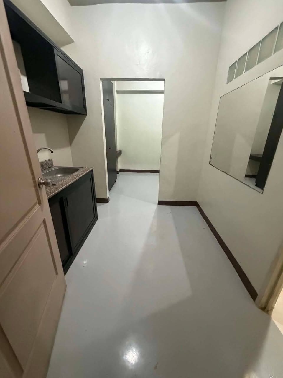 📣 FOR RENT SEMI FURNISHED 1 BEDROOM APARTMENT - photo 1
