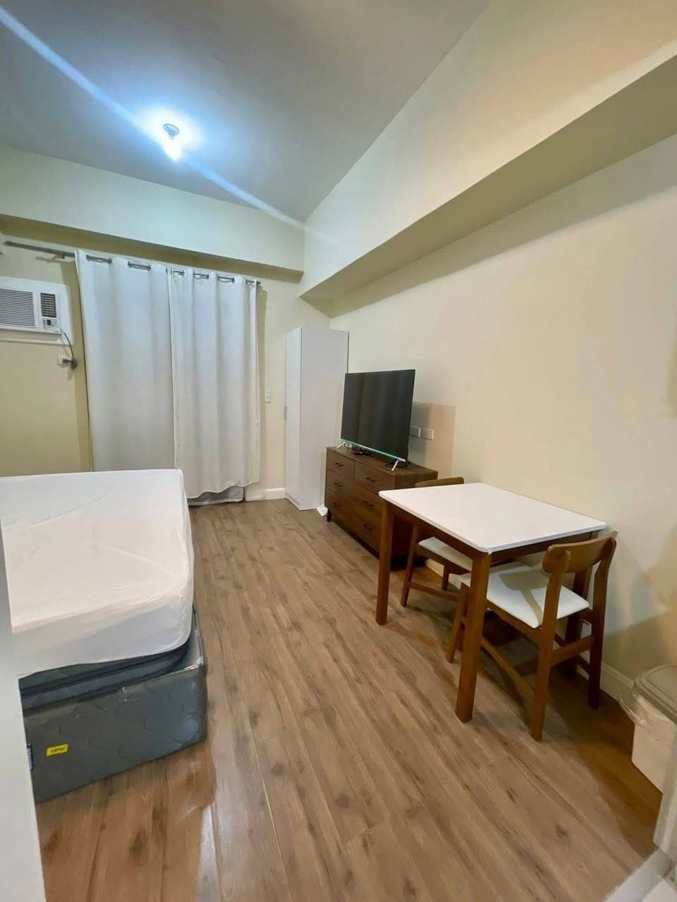 FOR RENT cozy Studio in Grand Residences! Available for viewing anytime. - photo 2