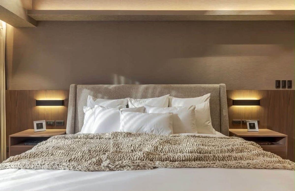 For Rent: Luxurious 2 Bedrooms with Balcony & 2 Parkings in ALCOVES located at Ayala Center Cebu • Direct Mall Access. - photo 1