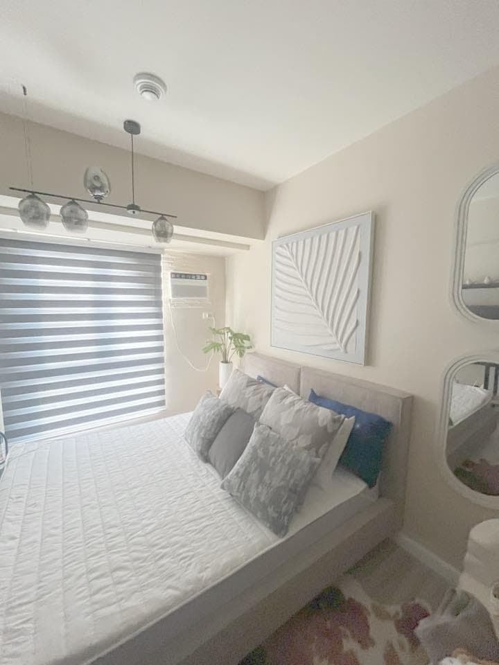 Brand new unit in Avida riala for rent inclusive of condo dues , furnished with water heater and internet ready - photo 1