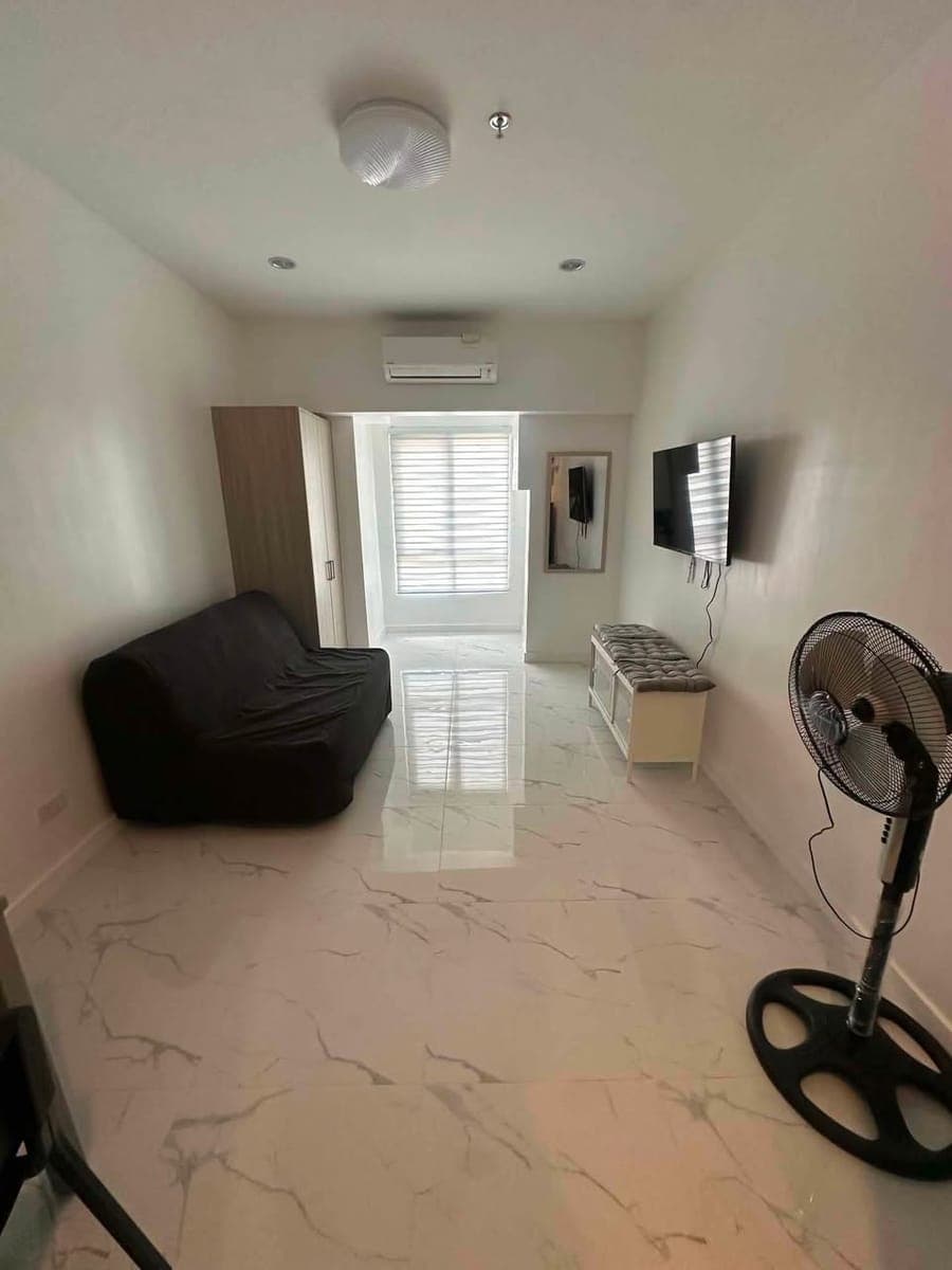🏡 FOR RENT – Fully Furnished Condo Unit - photo 1