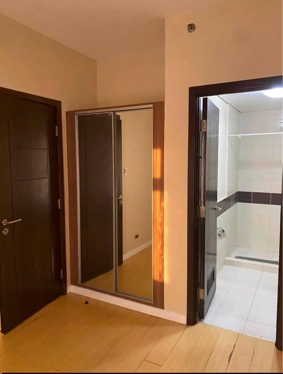 SEMI-FURNISHED 1BEDROOM CONDO UNIT FOR RENT. - photo 4