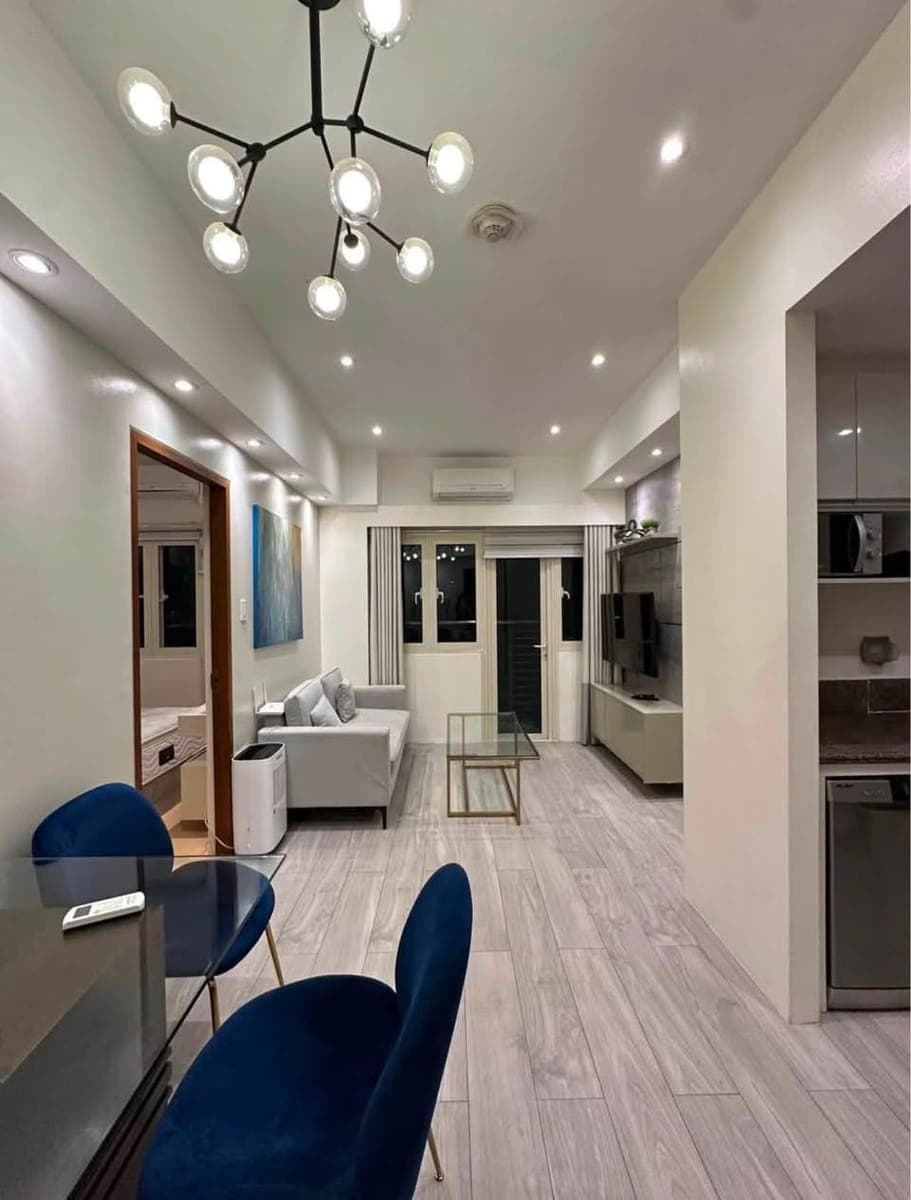 For Lease - photo 1