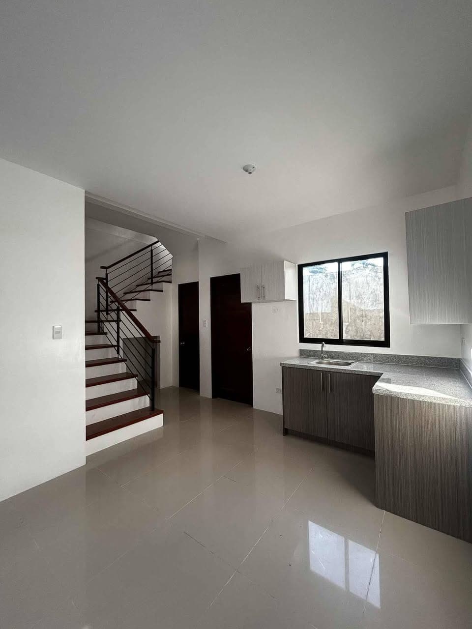 FOR RENT TWO STORY townHOUSE - photo 2