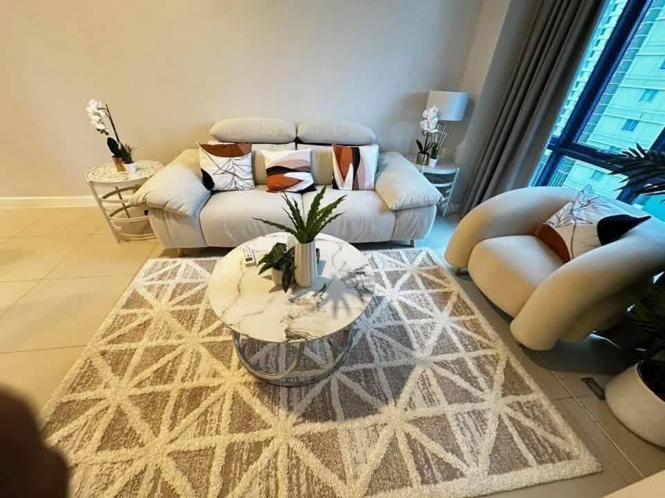 CORNER UNIT CONDO IN 38TH PARK 1 BEDROOM WITH BALCONY FOR RENT!! - photo 1