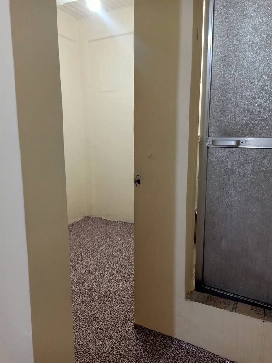 For rent at 5500, one bedroom unit, own meralco meter, submeter for water with motor parking for wor... - photo 4