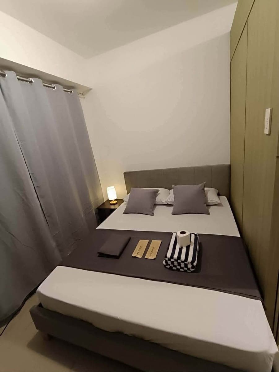 Cozy, Fully-Furnished Condo Unit Ready for Move-In! 🏢✨ - photo 1