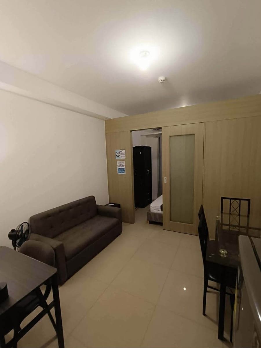 Cozy, Fully-Furnished Condo Unit Ready for Move-In! 🏢✨ - photo 2