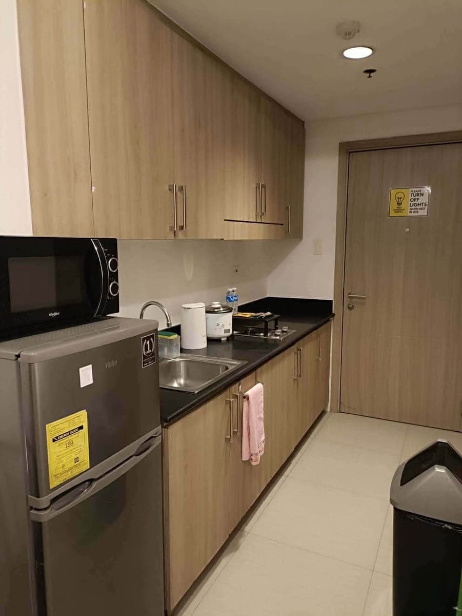 Cozy, Fully-Furnished Condo Unit Ready for Move-In! 🏢✨ - photo 3