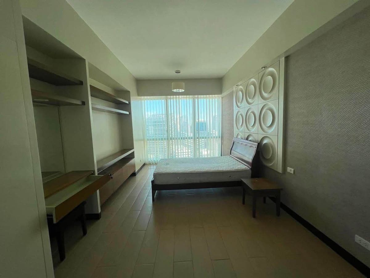 8 Forbestown Road, BGC, Taguig City - photo 2