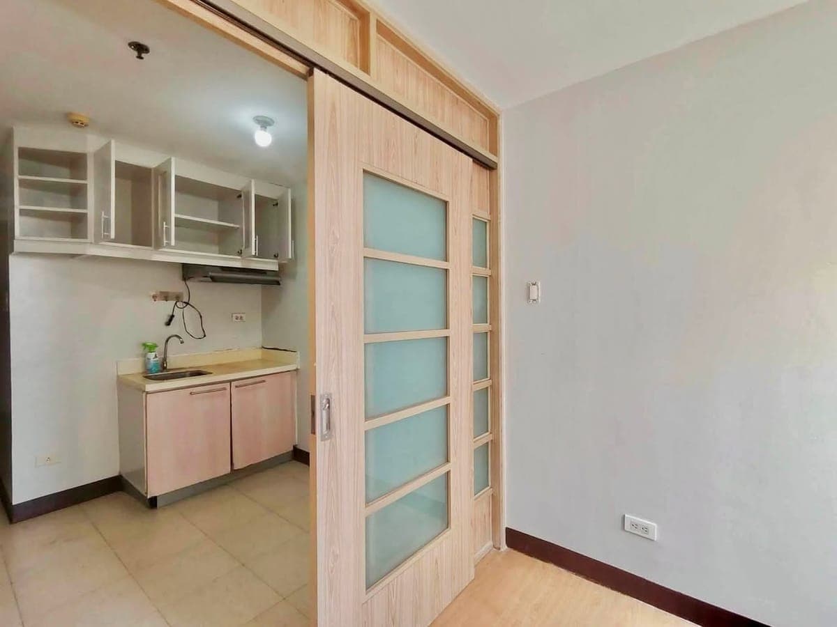 FOR RENT 14k ONE BEDROOM BARE UNIT - photo 1