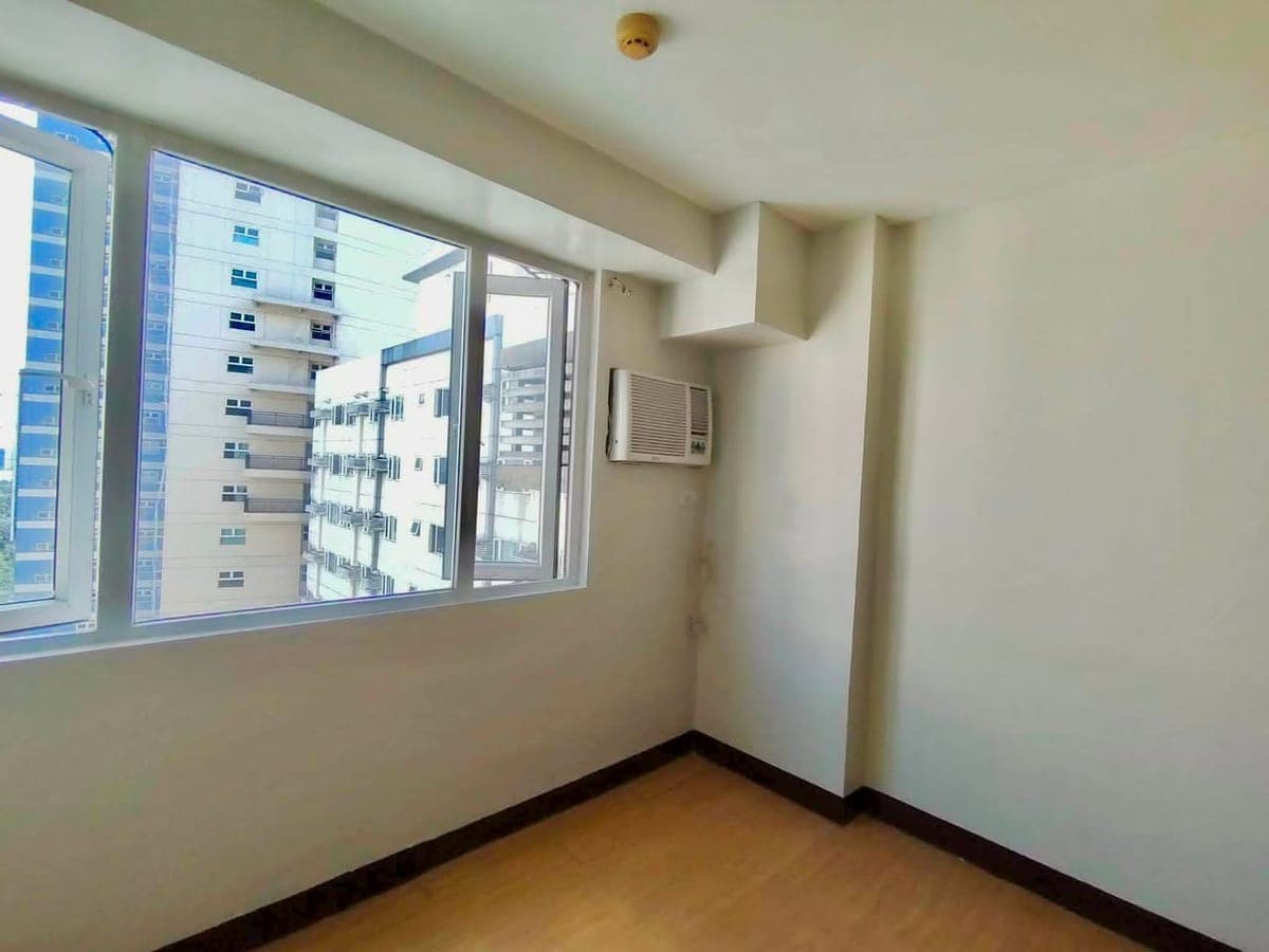 FOR RENT 14k ONE BEDROOM BARE UNIT - photo 2
