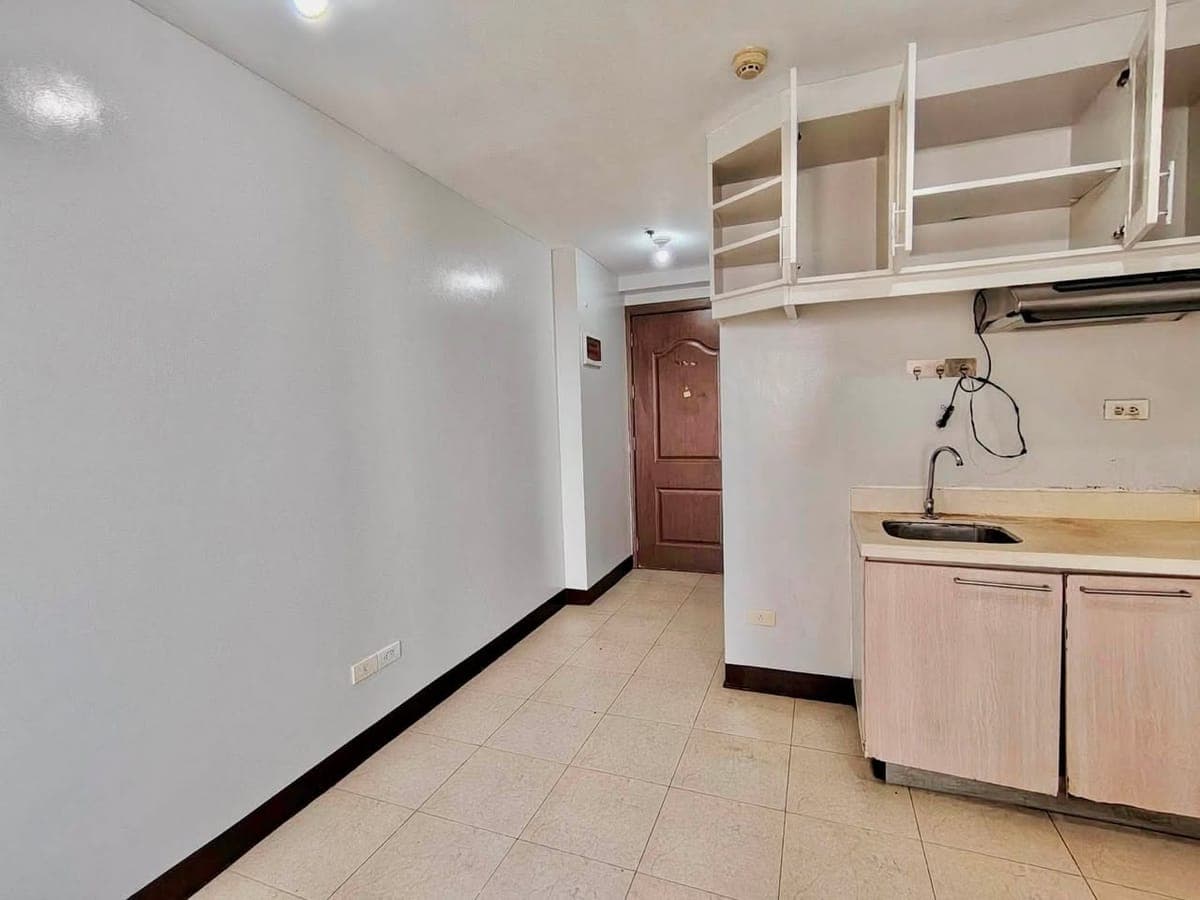 FOR RENT 14k ONE BEDROOM BARE UNIT - photo 4