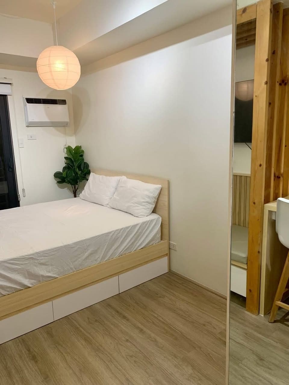 For Rent: Studio Unit with Balcony | 6th floor | 28k- condo dues, internet and netflix - photo 1