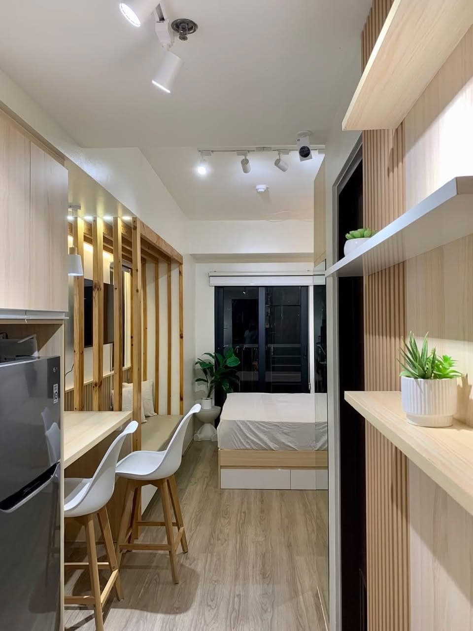 For Rent: Studio Unit with Balcony | 6th floor | 28k- condo dues, internet and netflix - photo 2