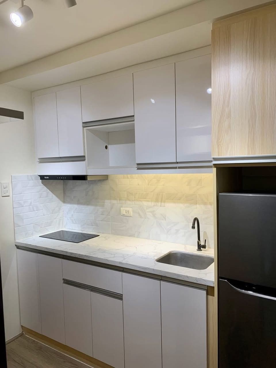 For Rent: Studio Unit with Balcony | 6th floor | 28k- condo dues, internet and netflix - photo 3