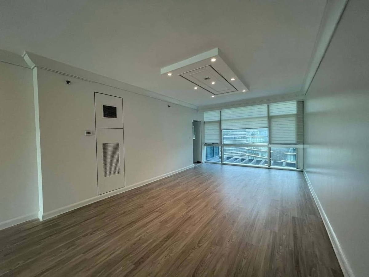 FOR LEASE: - photo 1