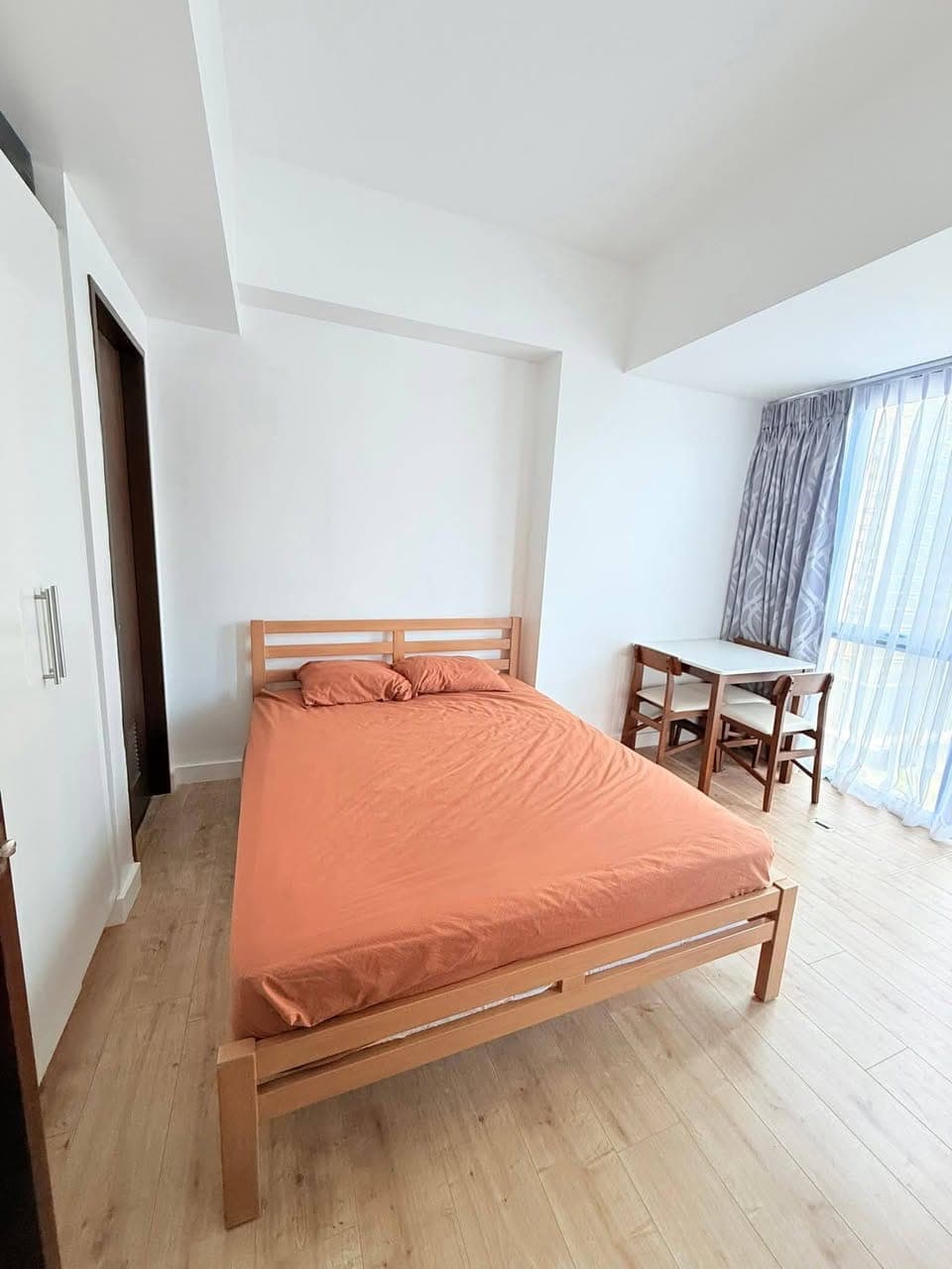 For Lease: 1-Bedroom Condo with Balcony at 38 Park Avenue - photo 3
