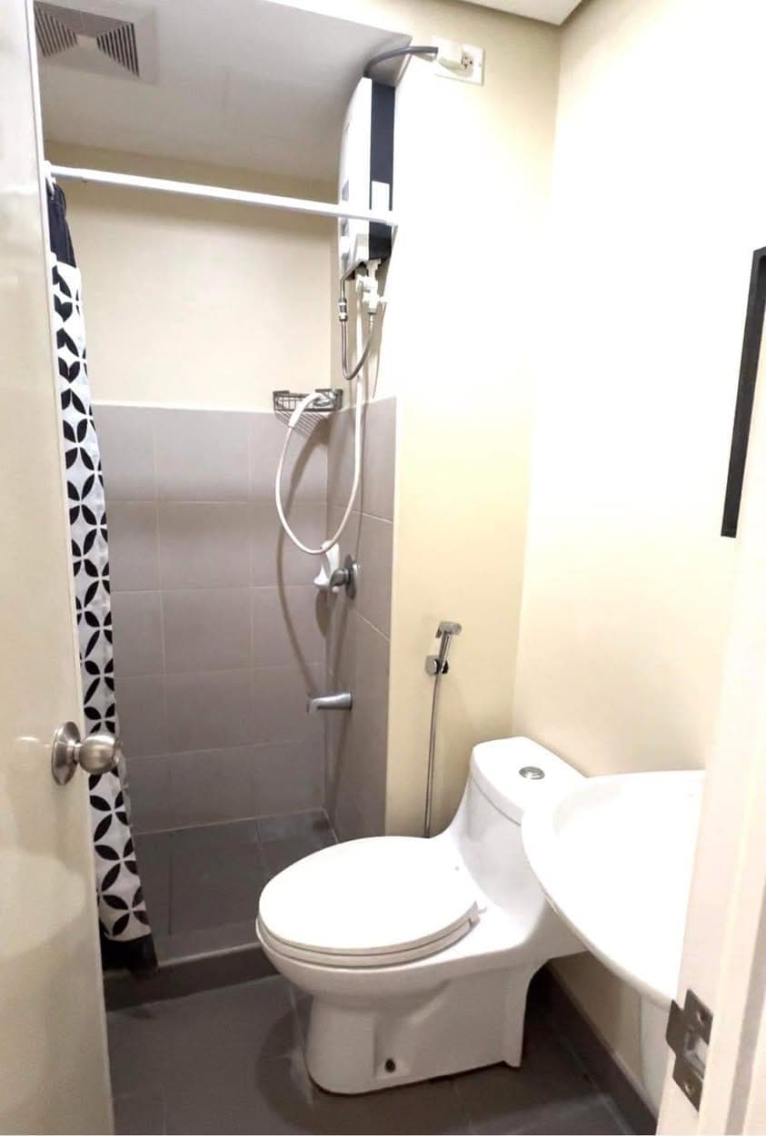 Studio Condo for RENT in Avida Towers Riala Tower 1, IT Park, Cebu City - photo 4