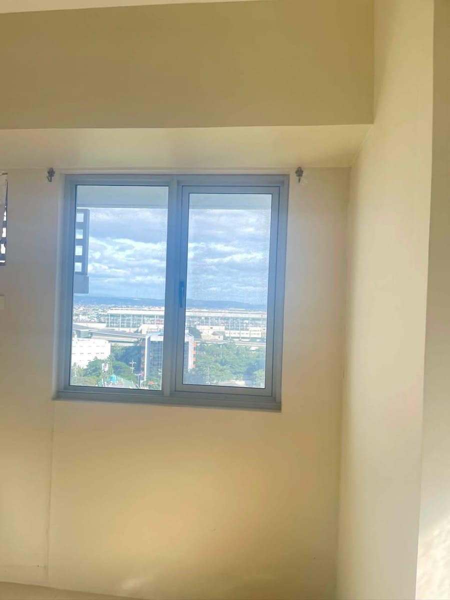 Avida Towers 34th St BGC Bare Corner End Unit 40.68 SQM | 27,500.00 Per Month - photo 1