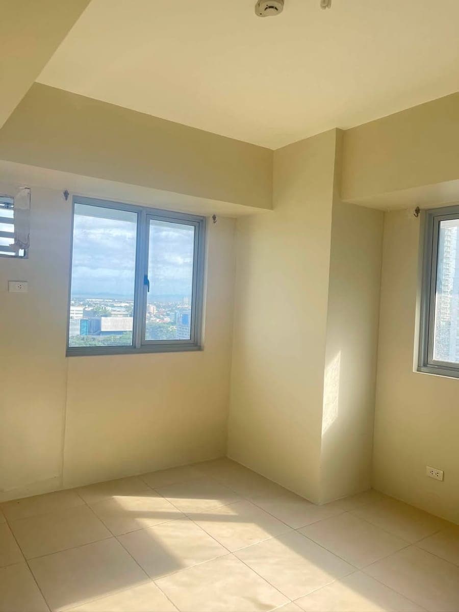 Avida Towers 34th St BGC Bare Corner End Unit 40.68 SQM | 27,500.00 Per Month - photo 2