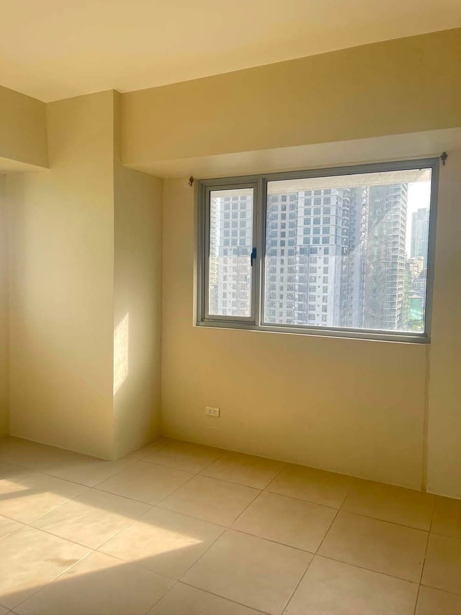 Avida Towers 34th St BGC Bare Corner End Unit 40.68 SQM | 27,500.00 Per Month - photo 3