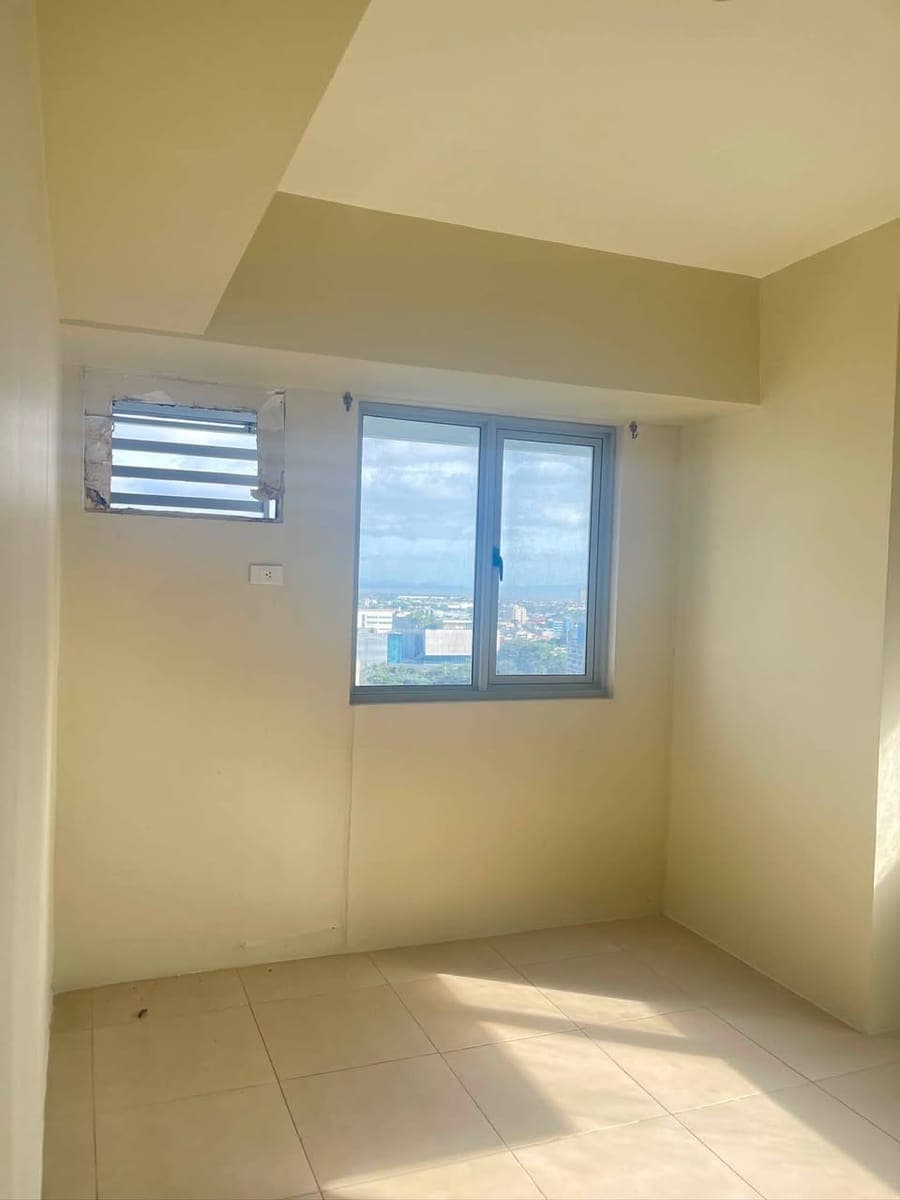 Avida Towers 34th St BGC Bare Corner End Unit 40.68 SQM | 27,500.00 Per Month - photo 4