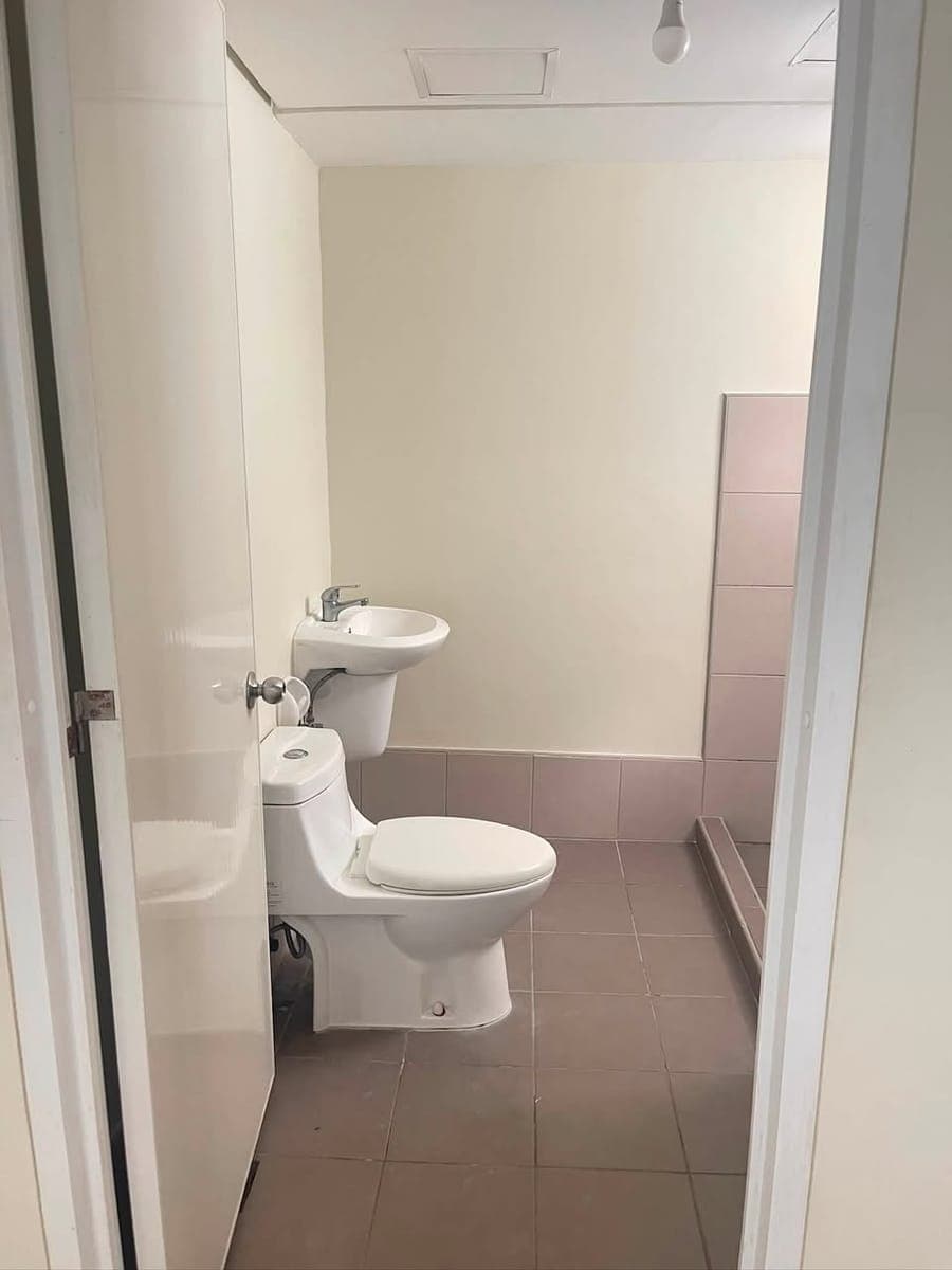 Avida Towers 34th St BGC Bare Corner End Unit 40.68 SQM | 27,500.00 Per Month - photo 5