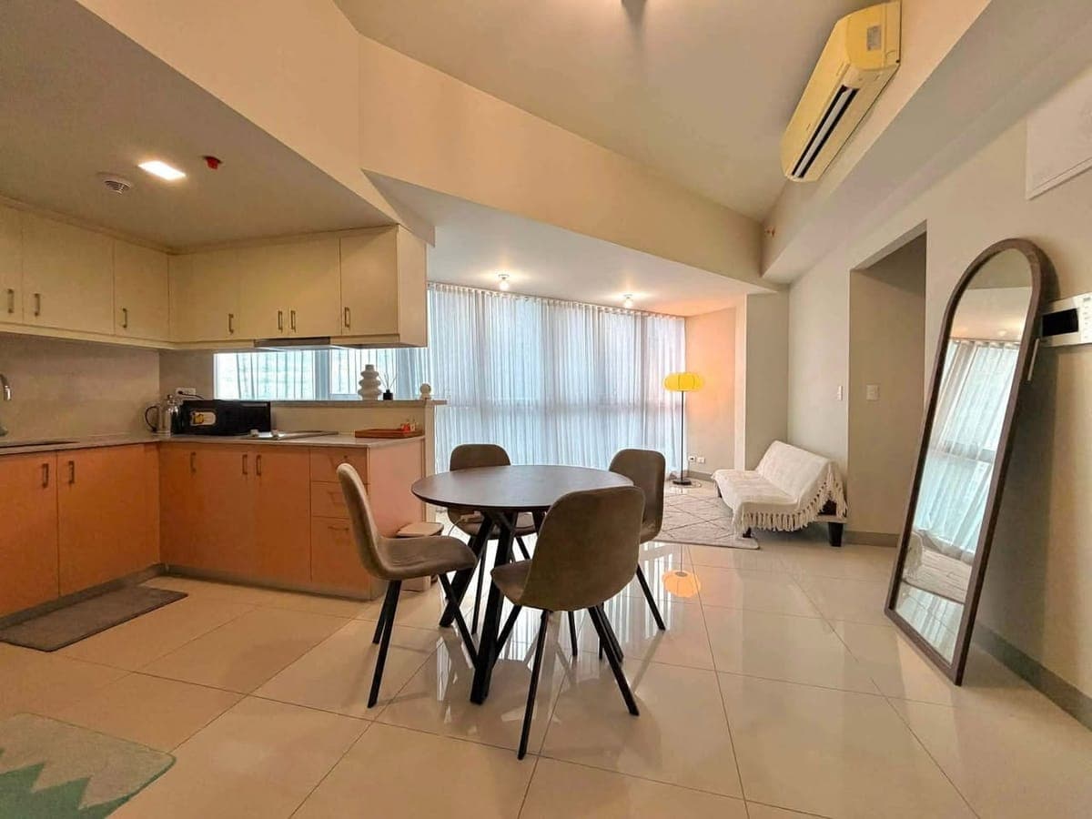 FOR LEASE: 1 Executive Bedroom Unit with Maid’s Room in Uptown Parksuites Tower 2 BGC - photo 1