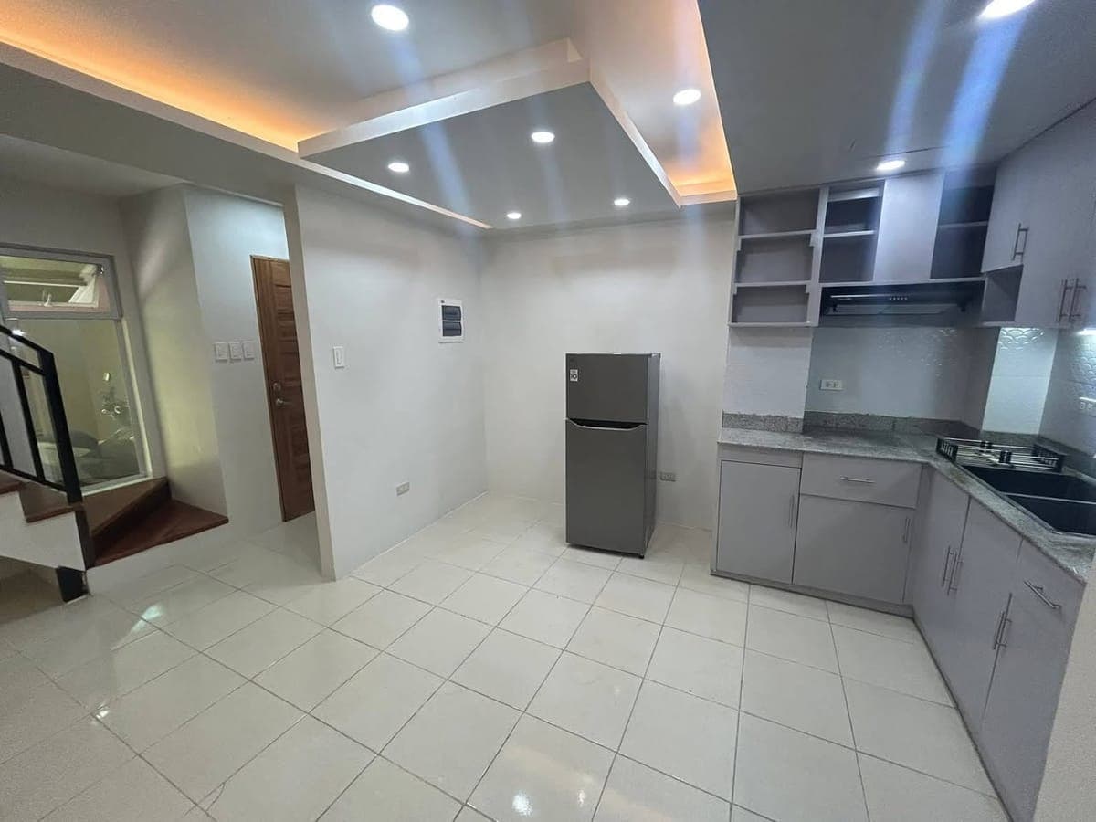 3 bedroom townhouse - photo 3