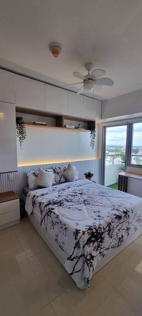 TAFT EAST GATE CONDO - photo 3