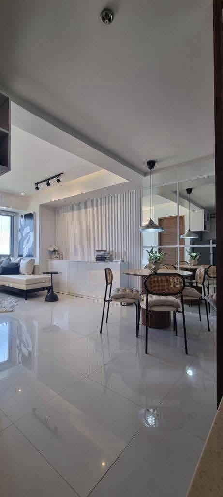 TAFT EAST GATE CONDO - photo 5