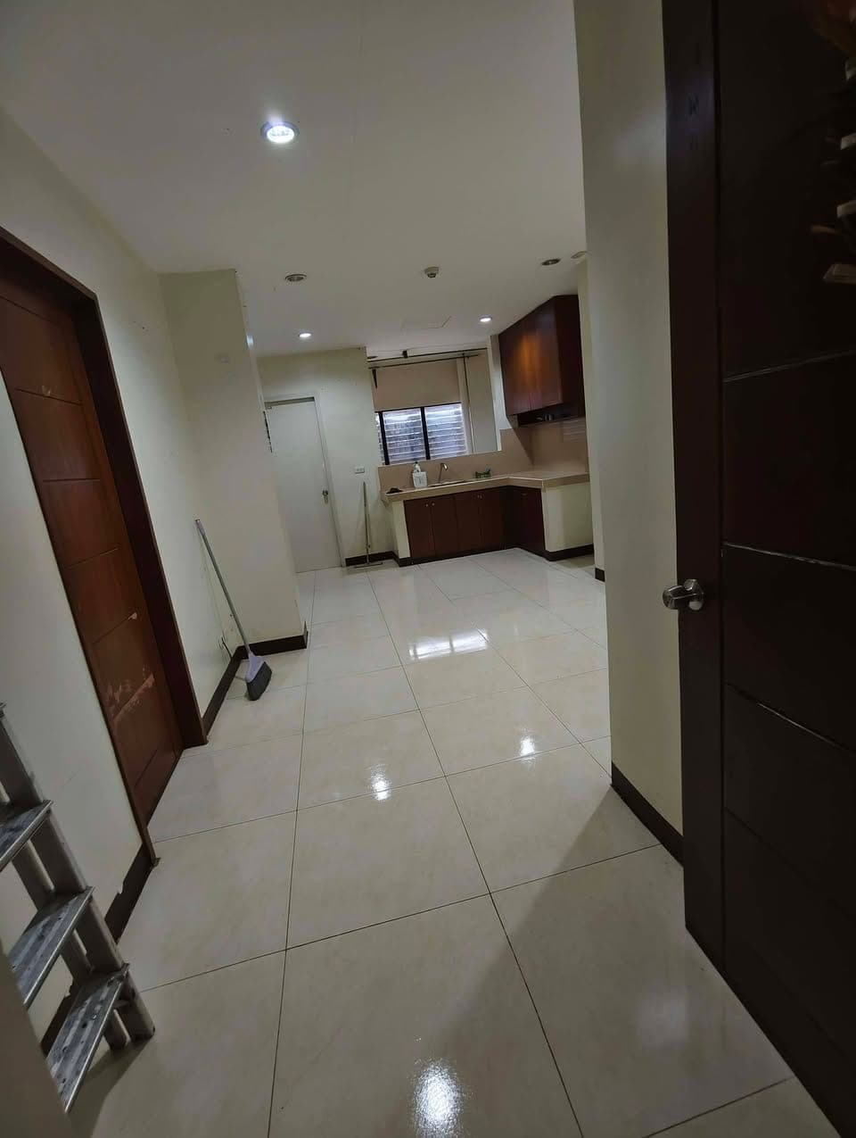 2br apartment for rent in Cebu at 18k per month with parking - photo 1