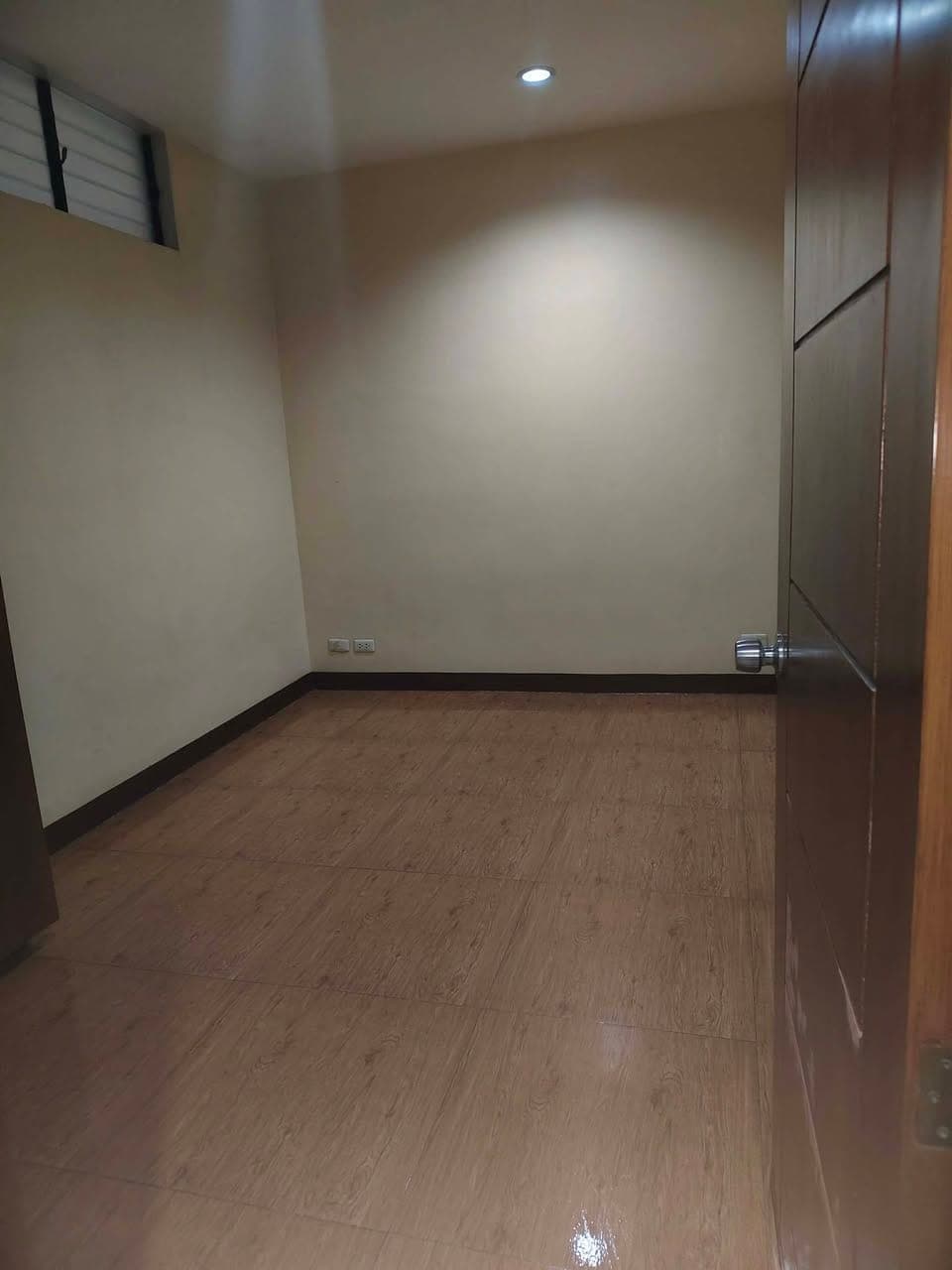 2br apartment for rent in Cebu at 18k per month with parking - photo 2