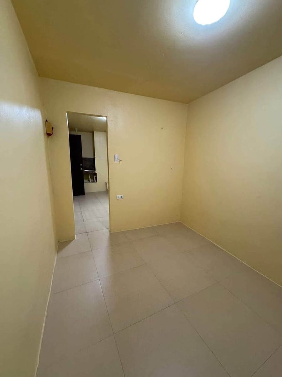Tindahan with studio type room for rent - photo 3