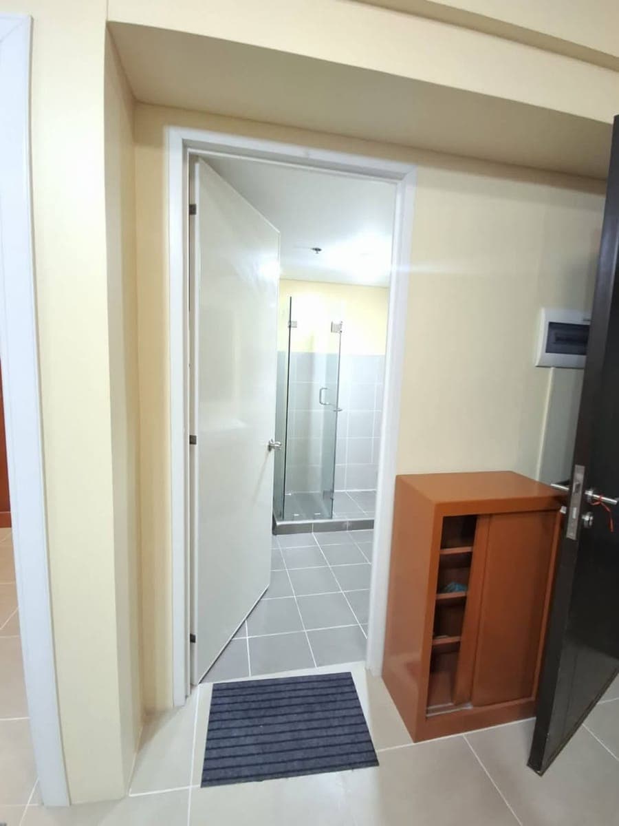 # **AVIDA 34TH FOR RENT - BGC** - photo 2