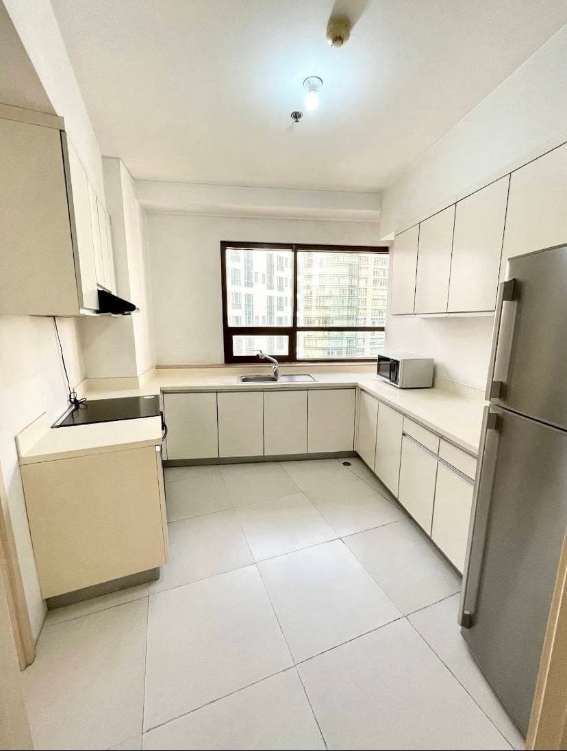 FOR LEASE | Spacious 2BR Bi-Level Unit - The Icon Residences - photo 4