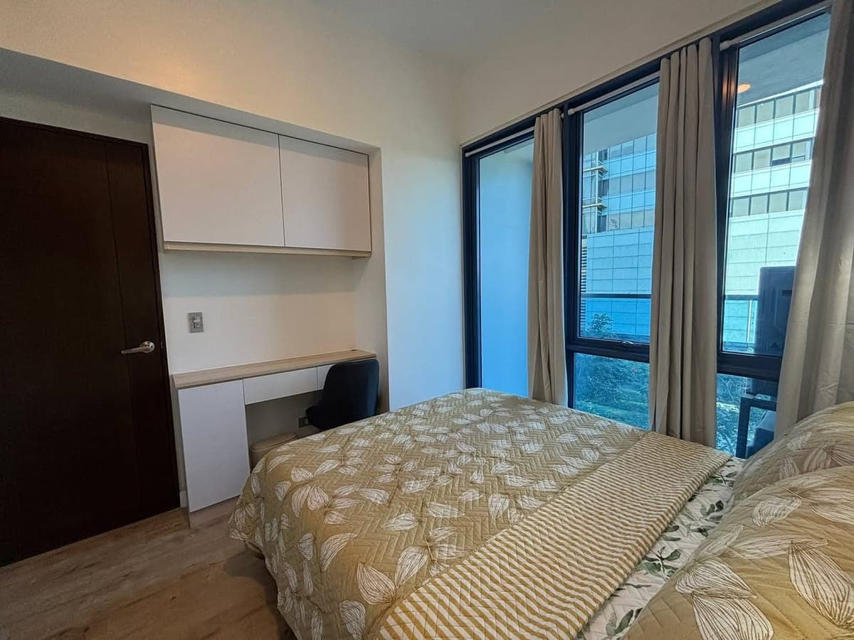 ## **Brand New Corner 2BR with Balcony at 38 Park Avenue Cebu IT Park with Fast Internet** - photo 2