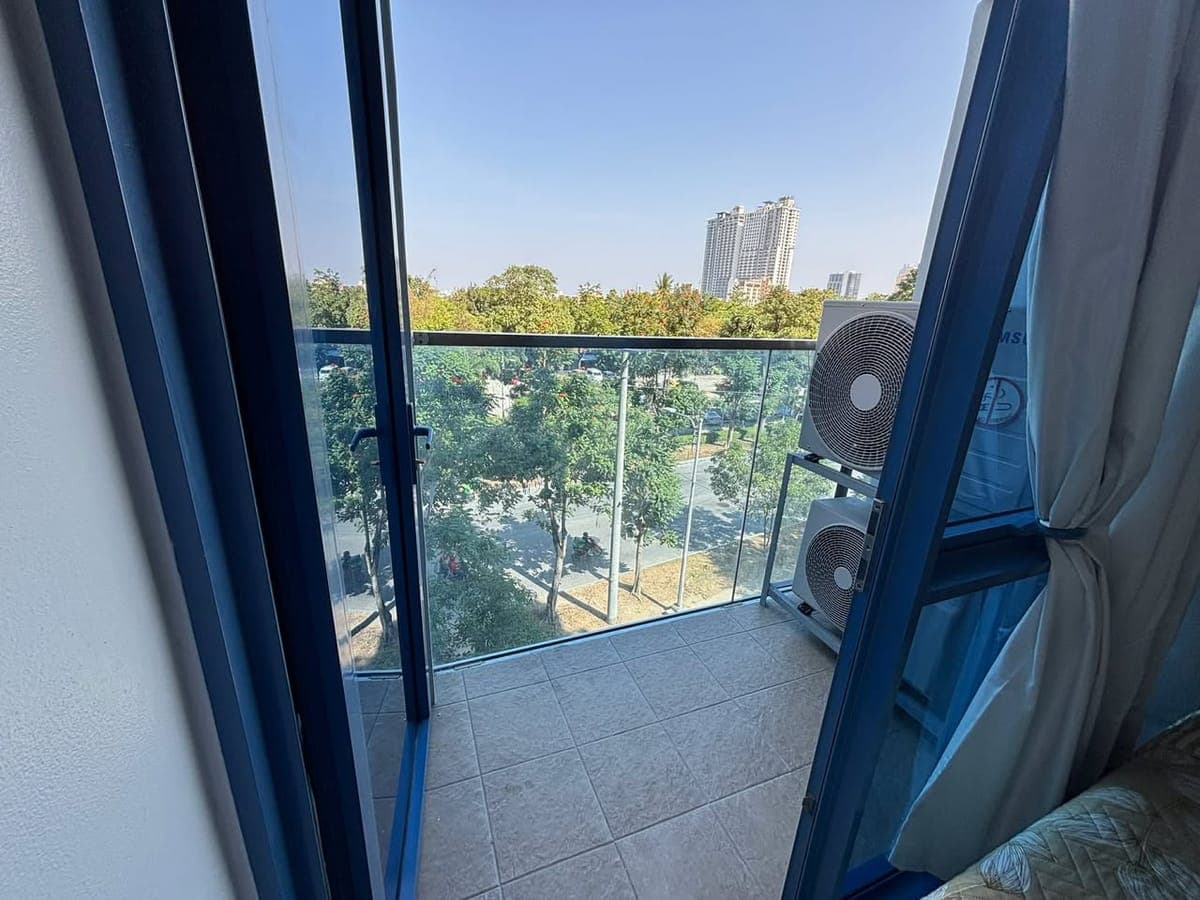 ## **Brand New Corner 2BR with Balcony at 38 Park Avenue Cebu IT Park with Fast Internet** - photo 4