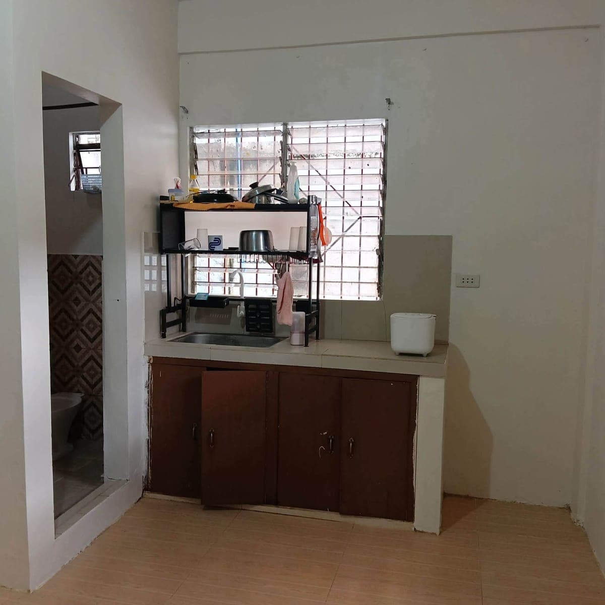 ***** STUDIO TYPE APARTMENT FOR RENT ***** - photo 1