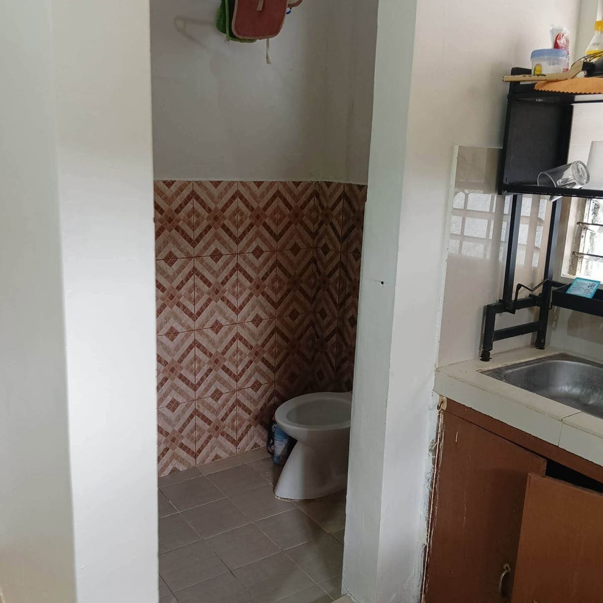 ***** STUDIO TYPE APARTMENT FOR RENT ***** - photo 2