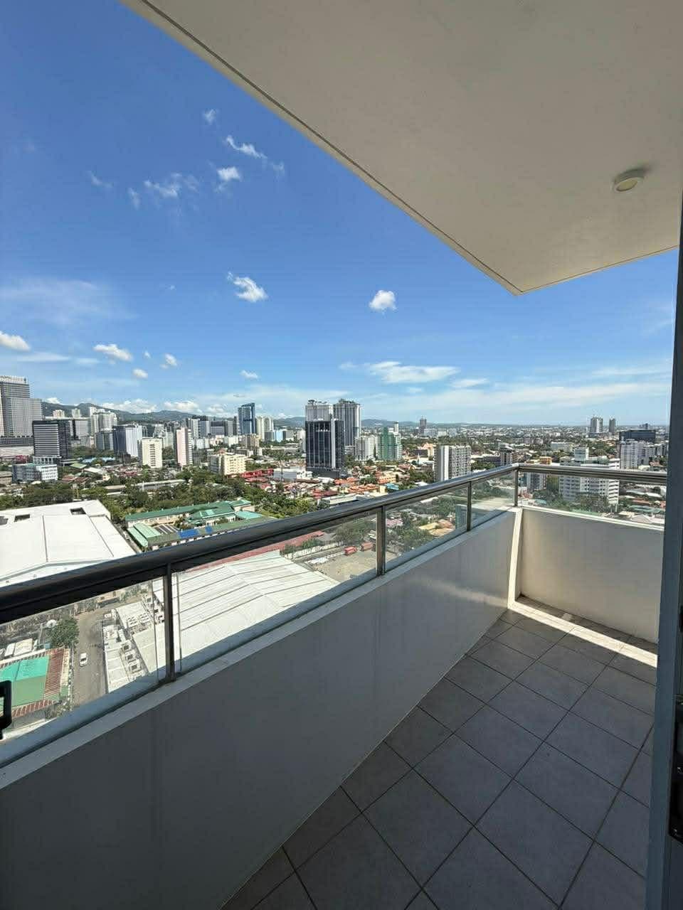 For Rent: Studio with balcony at Taft Eastgate (across Landers) - photo 1