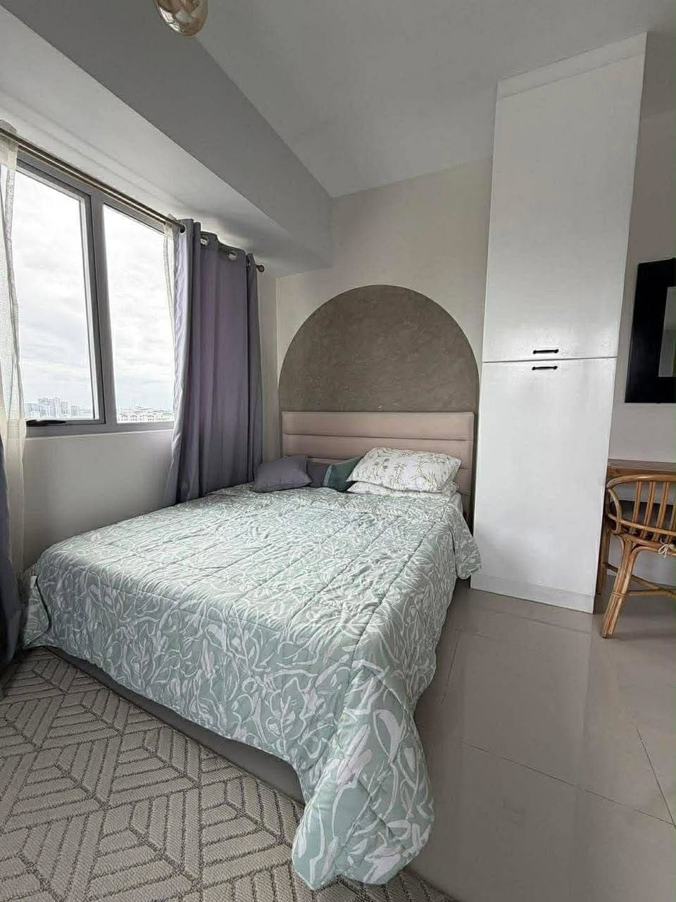 For Rent: Studio with balcony at Taft Eastgate (across Landers) - photo 2